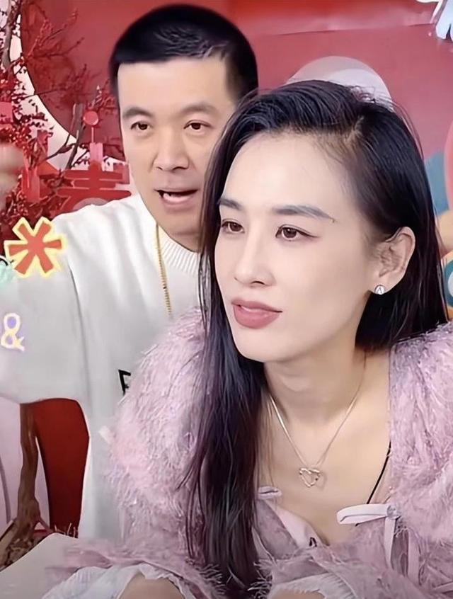 杨子直播求婚黄圣依，爱情与科技的完美融合