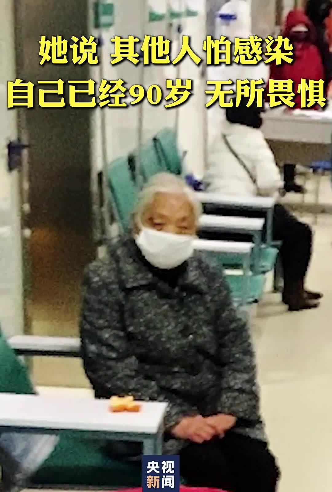 111岁母亲含泪守护90岁儿子，跨越世纪的母爱，谁才是真正的孩子？